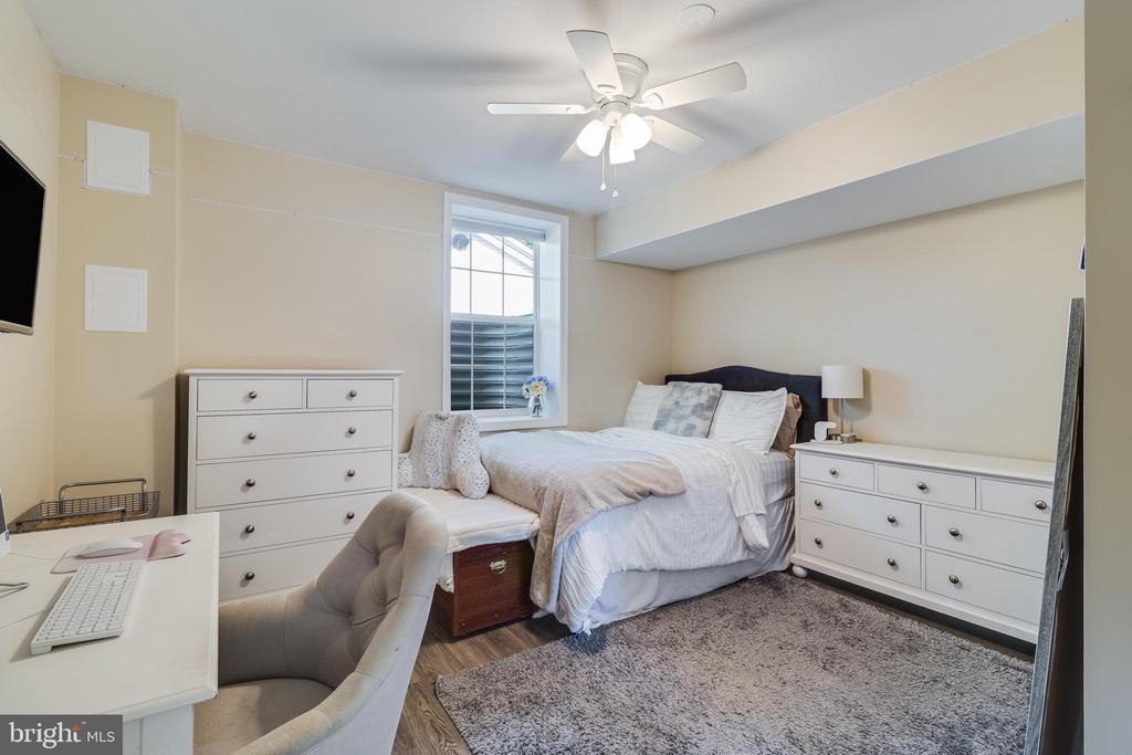 1012 NORTHAMPTON DRIVE