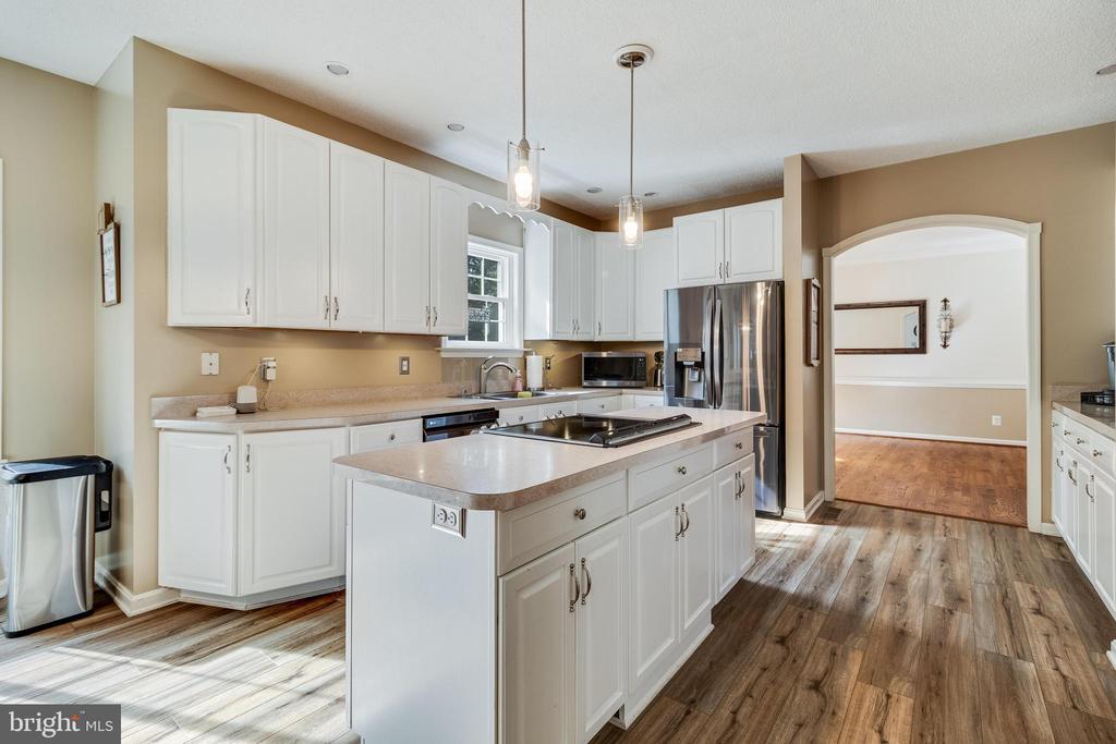 1012 NORTHAMPTON DRIVE
