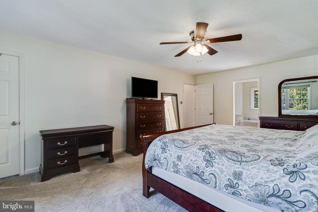 1012 NORTHAMPTON DRIVE