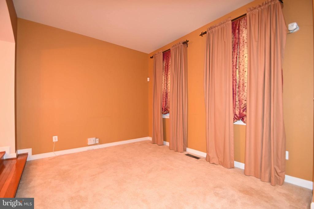 2039 DOWNSHIRE COURT