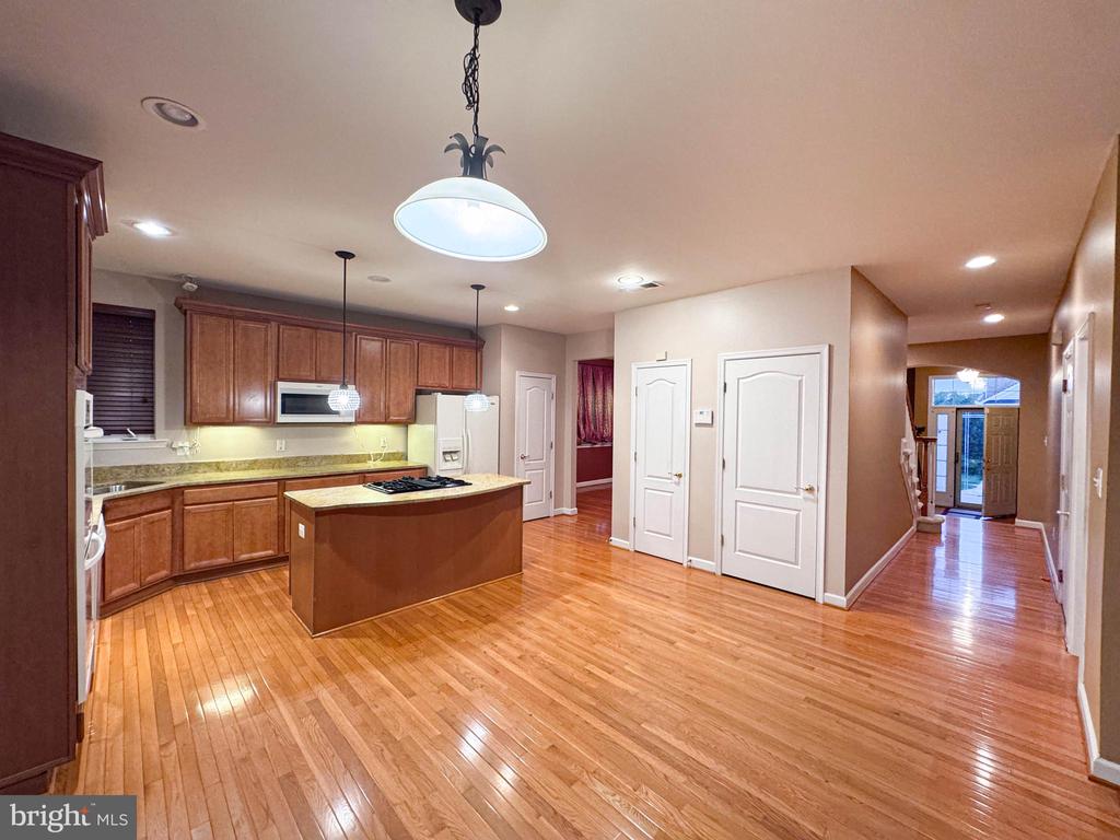 2039 DOWNSHIRE COURT