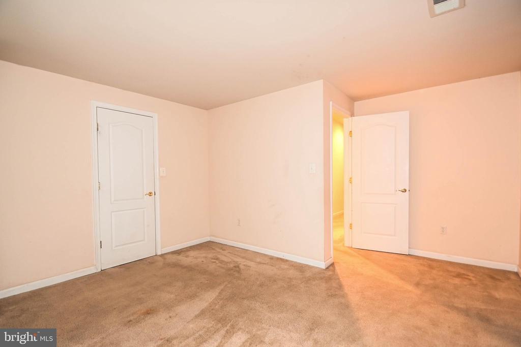 2039 DOWNSHIRE COURT