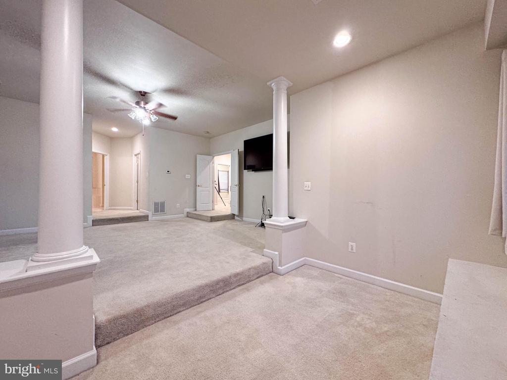 2039 DOWNSHIRE COURT