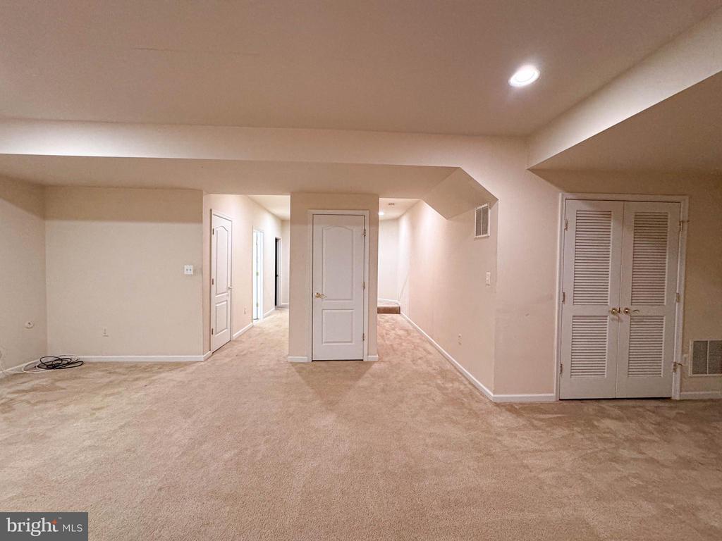 2039 DOWNSHIRE COURT