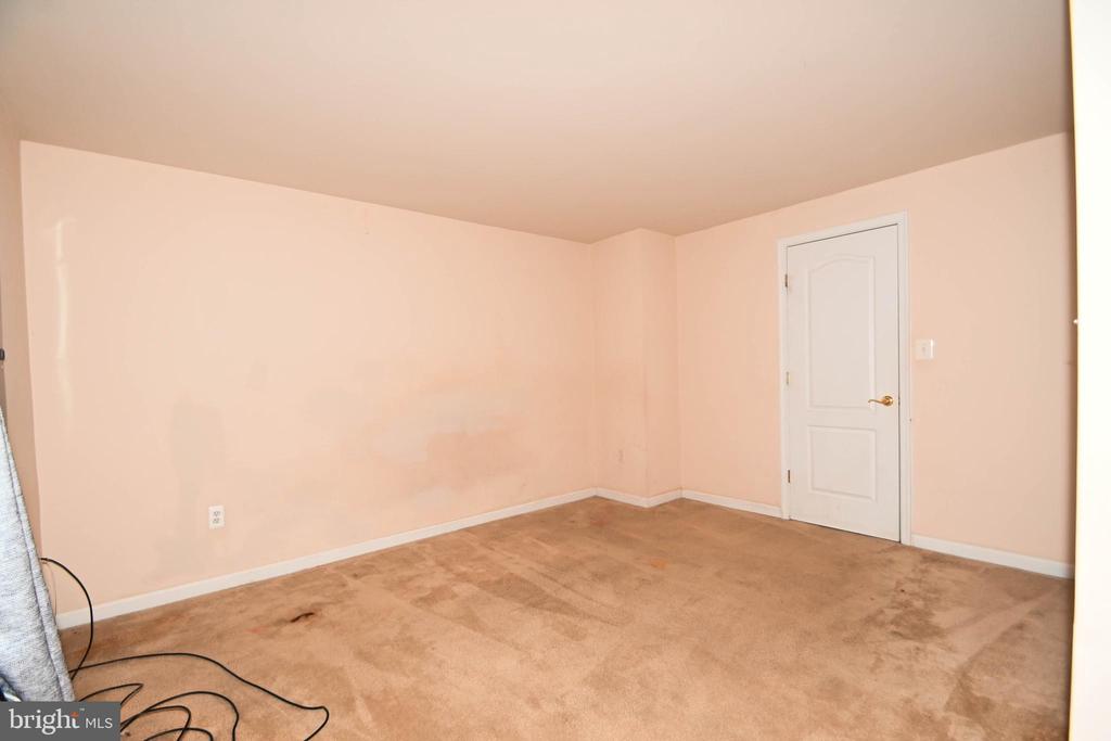 2039 DOWNSHIRE COURT