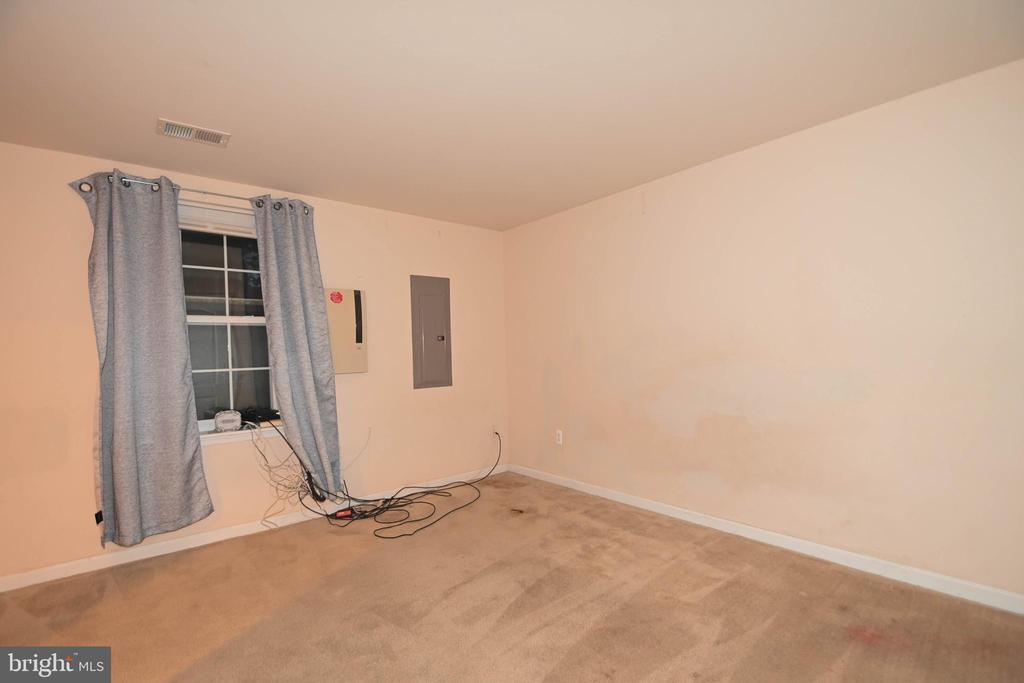 2039 DOWNSHIRE COURT