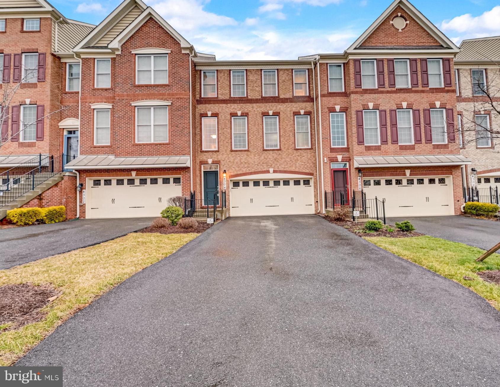 4304 Thoroughbred Dr