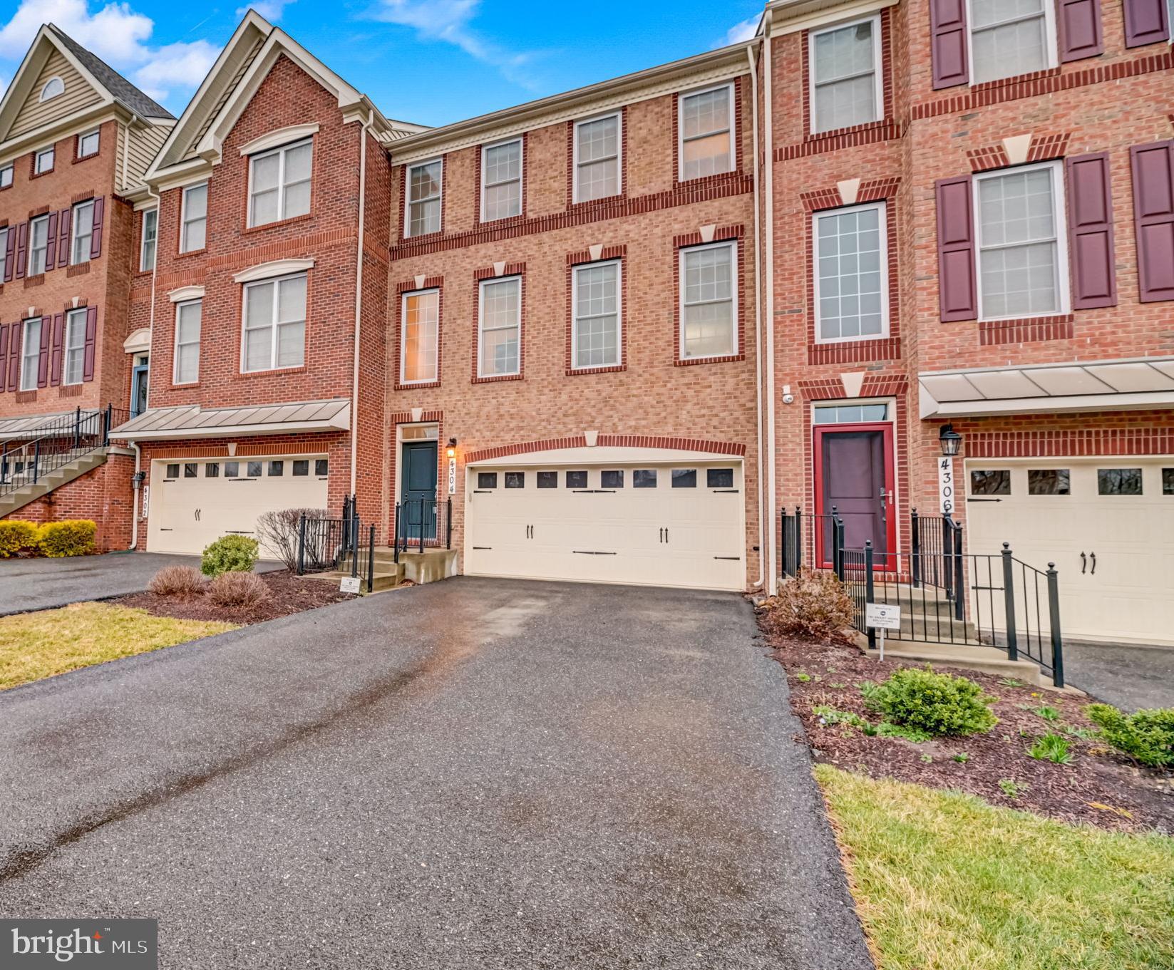 4304 Thoroughbred Dr