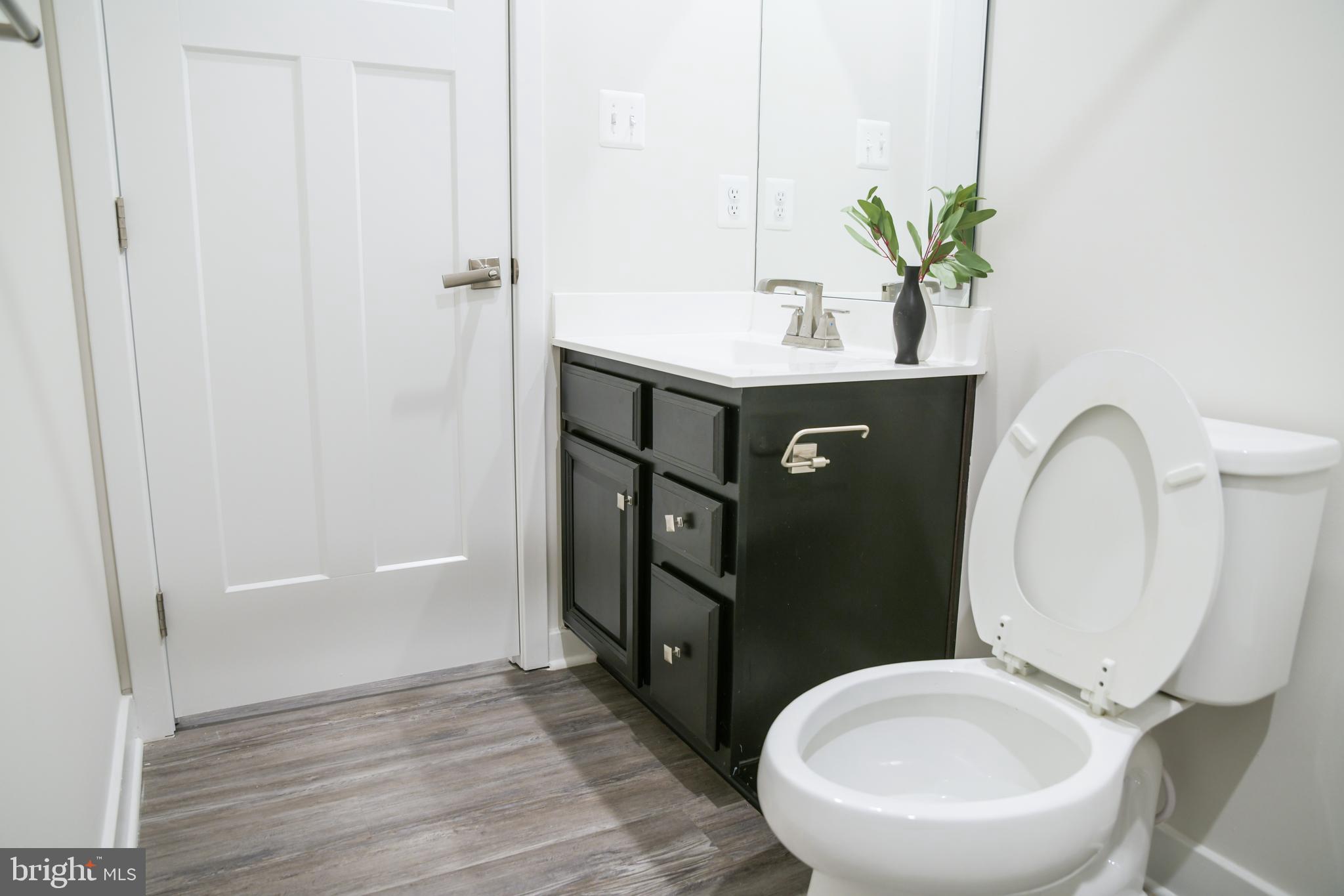 5606 Richmanor Ter