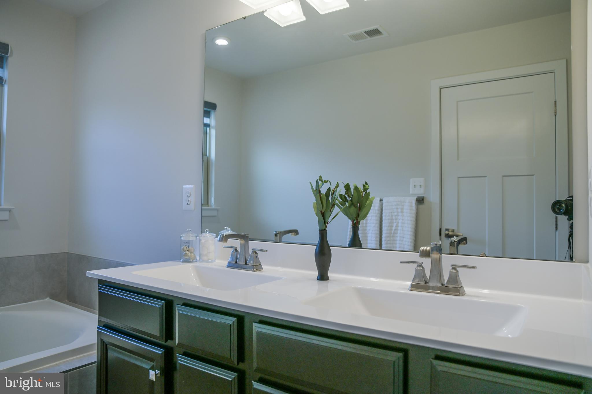 5606 Richmanor Ter