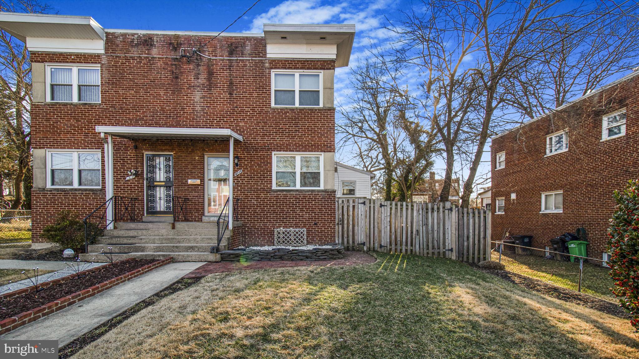 1815 Longfellow St