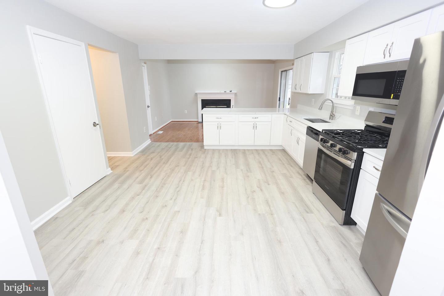 6113 PEGGYANNE CT