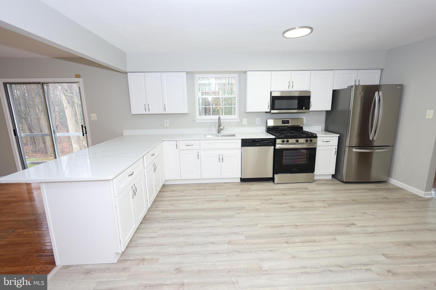 6113 PEGGYANNE CT