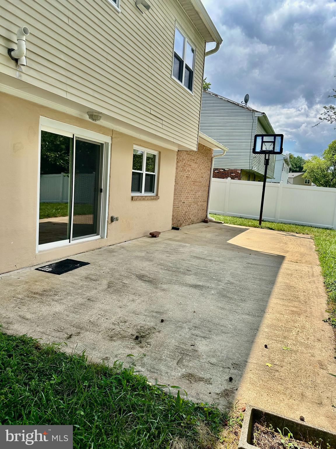 2108 REDWOOD TERRACE