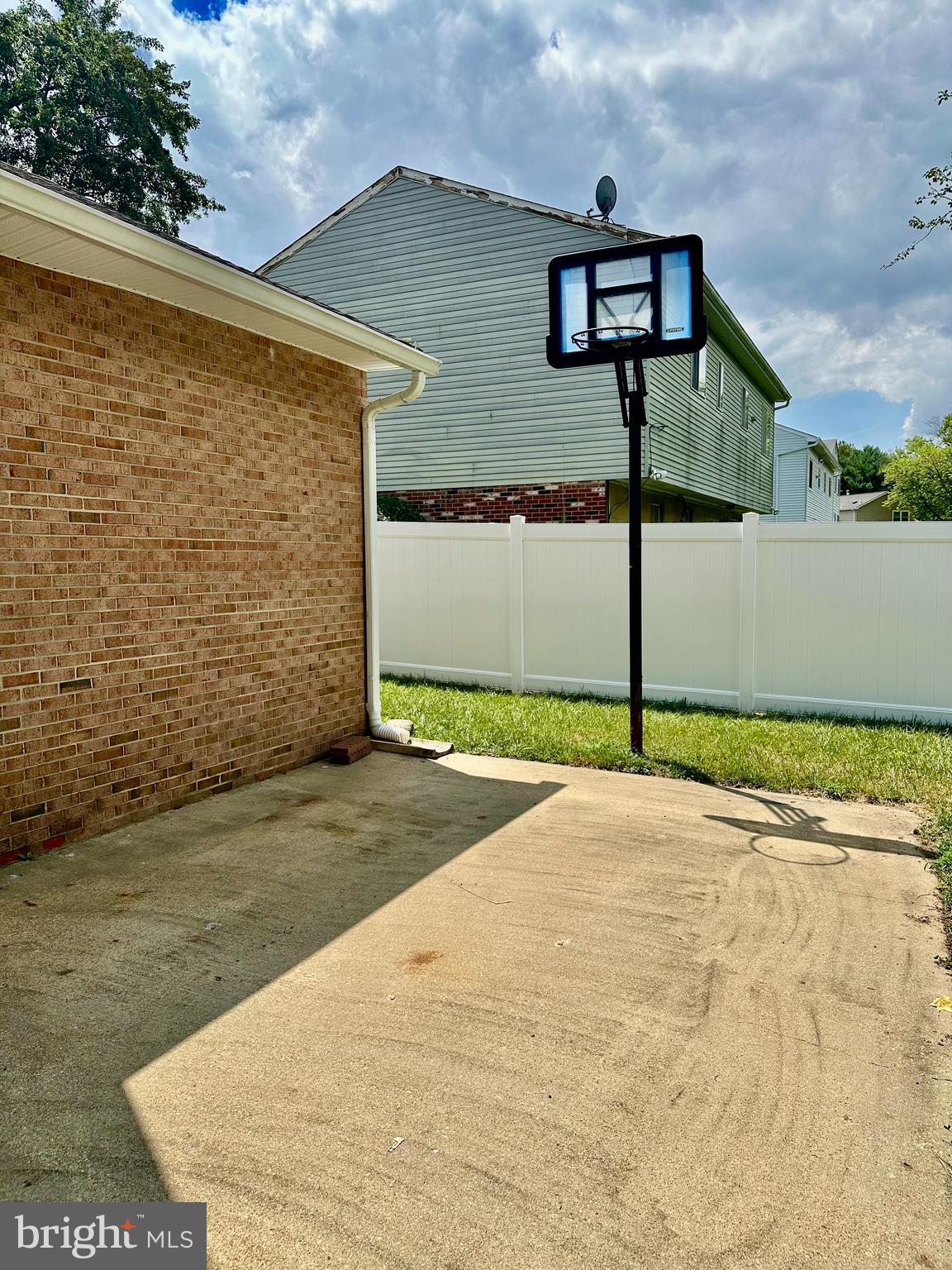 2108 REDWOOD TERRACE