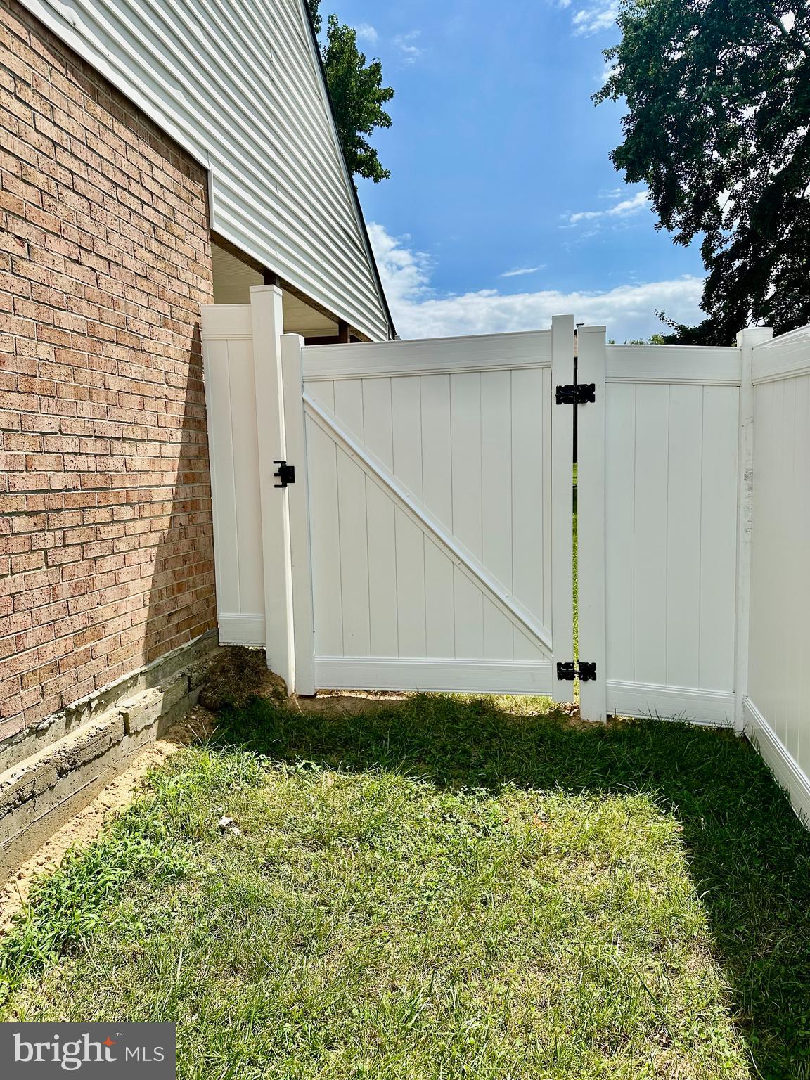 2108 REDWOOD TERRACE