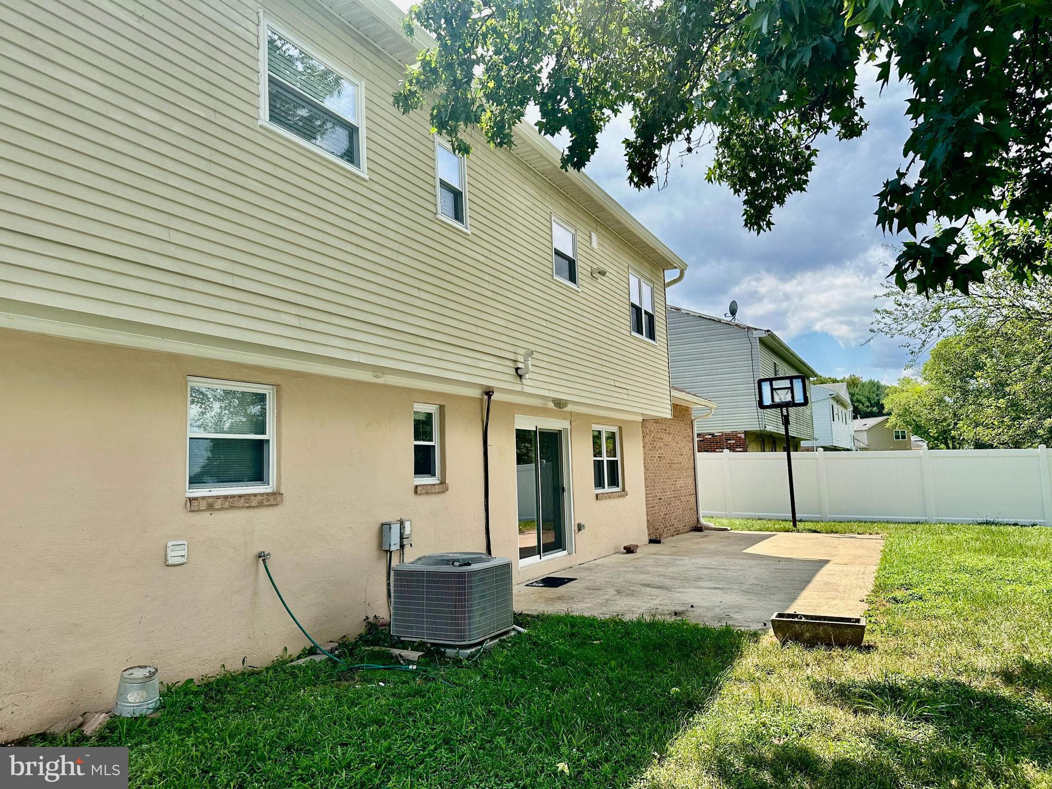 2108 REDWOOD TERRACE