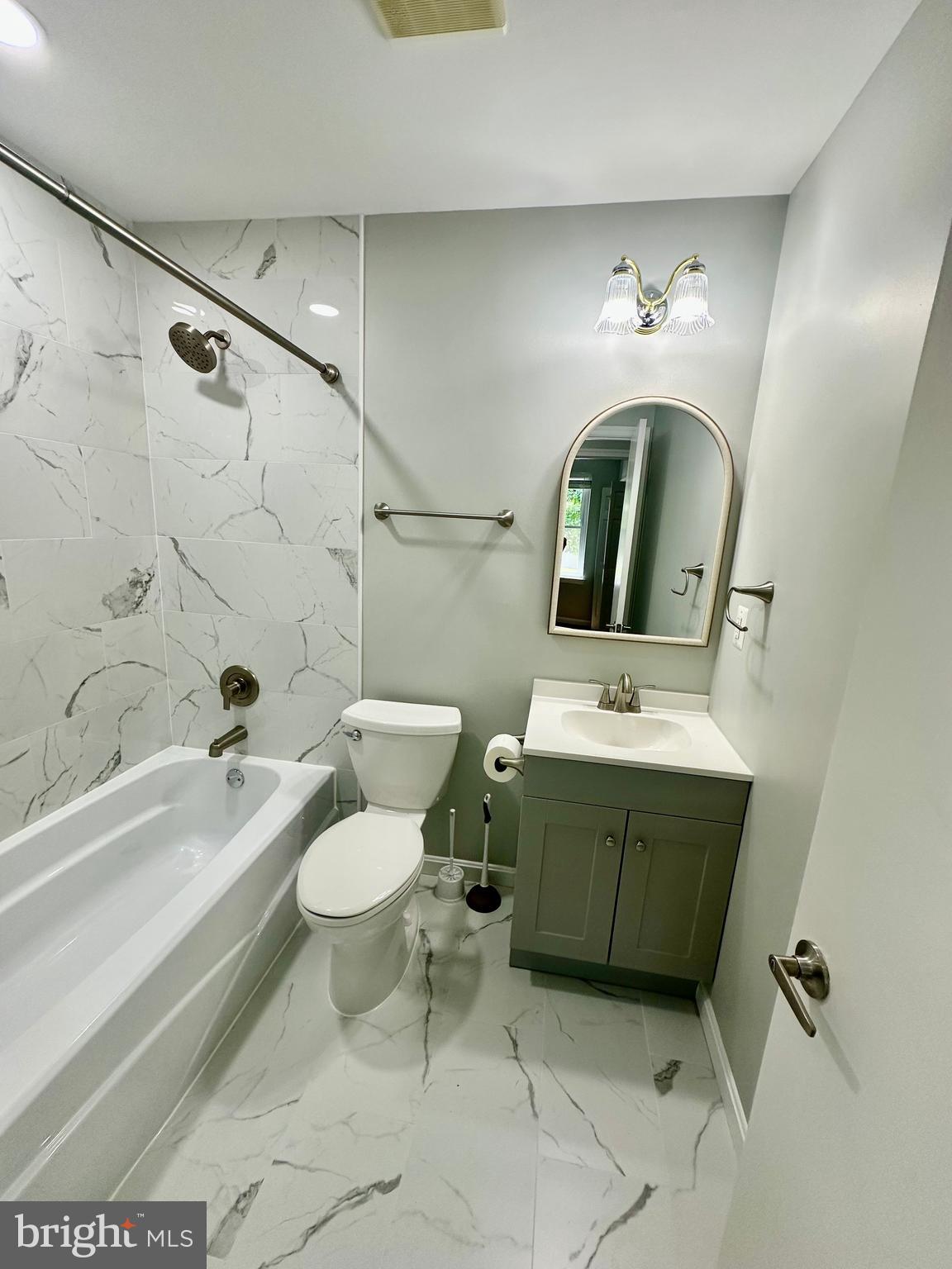 2108 REDWOOD TERRACE