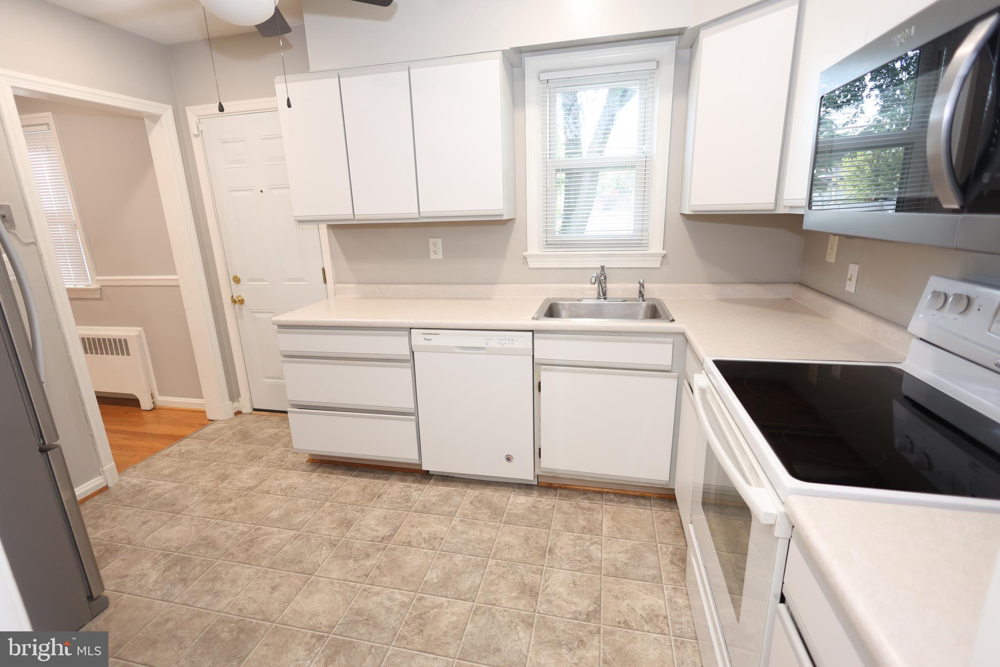 6123 DAVIS BOULEVARD