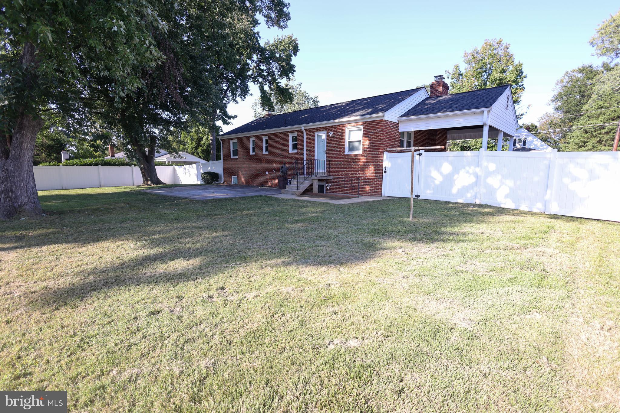 6123 DAVIS BOULEVARD