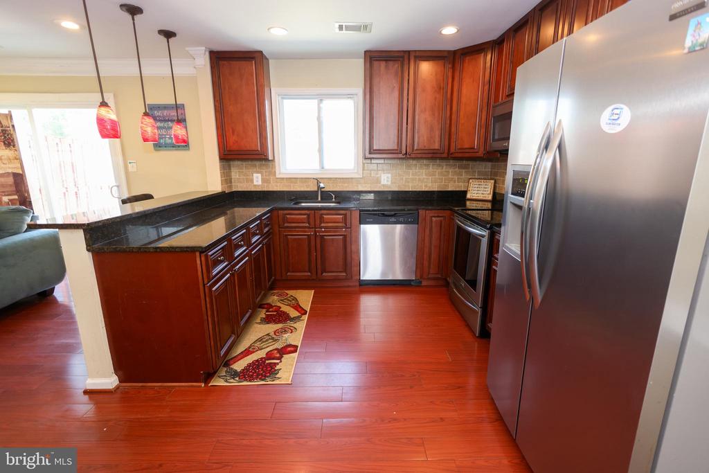 7512 COURTNEY PLACE