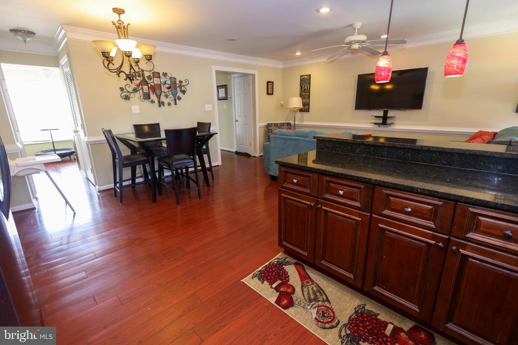 7512 COURTNEY PLACE
