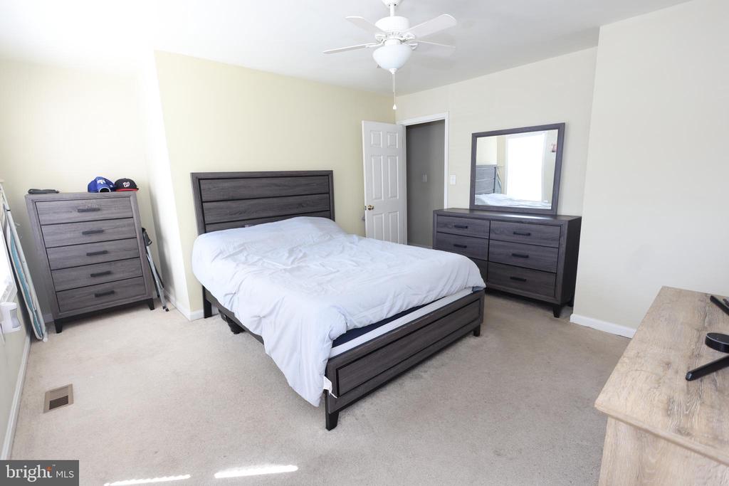 7512 COURTNEY PLACE