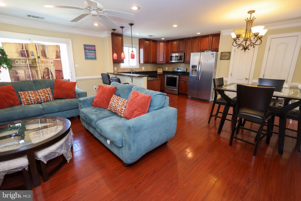 7512 COURTNEY PLACE