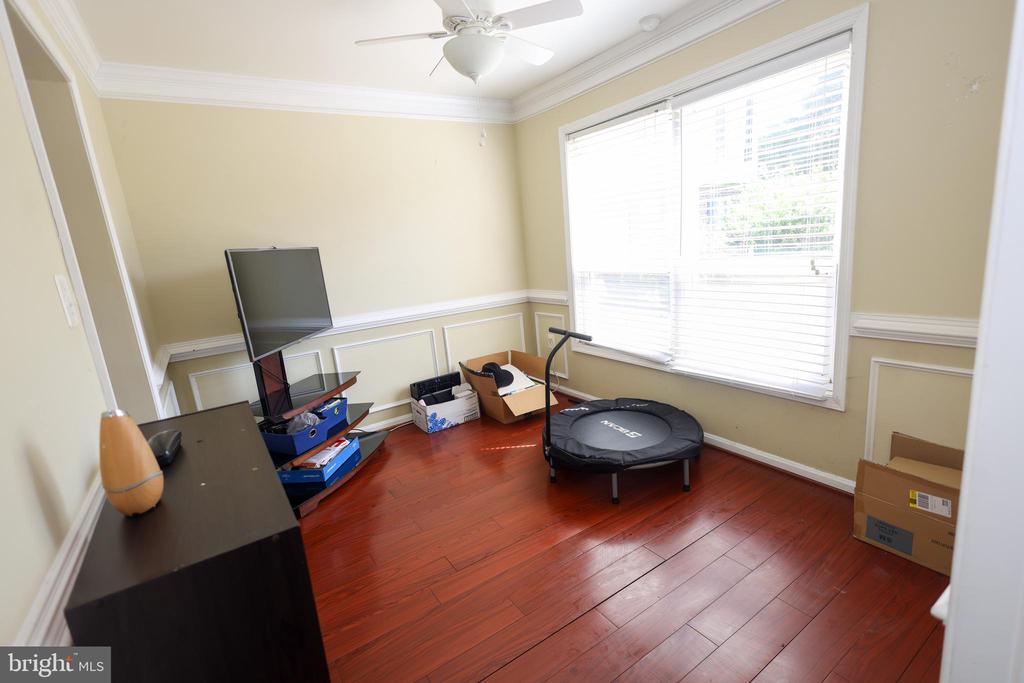 7512 COURTNEY PLACE