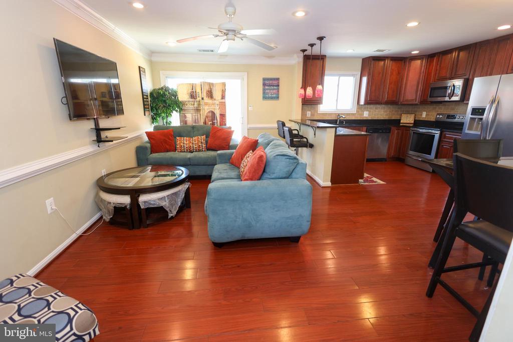 7512 COURTNEY PLACE