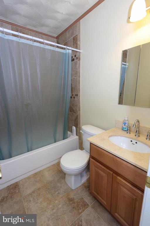 7512 COURTNEY PLACE