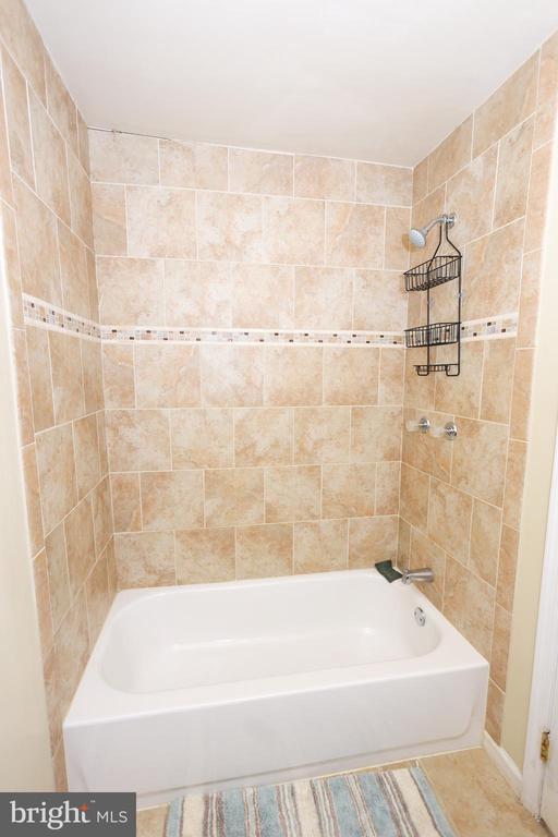 7512 COURTNEY PLACE