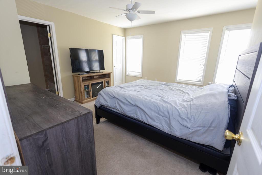 7512 COURTNEY PLACE