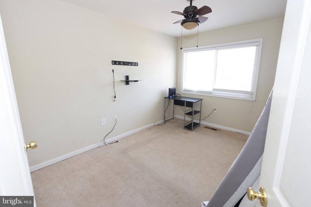 7512 COURTNEY PLACE