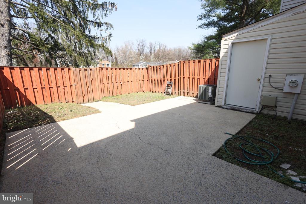 7512 COURTNEY PLACE
