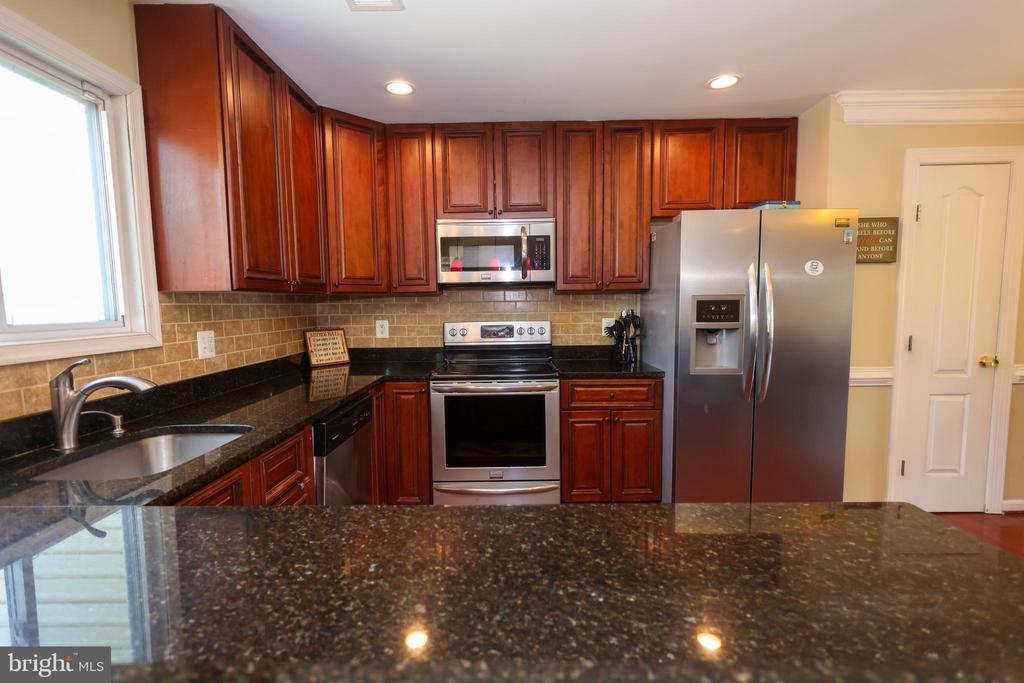 7512 COURTNEY PLACE