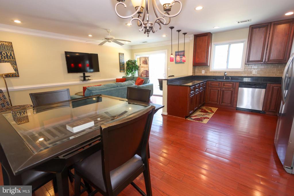 7512 COURTNEY PLACE
