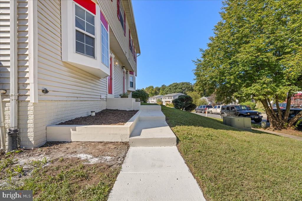 816 CENTRAL HILLS LANE