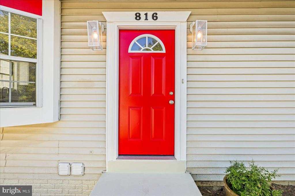 816 CENTRAL HILLS LANE