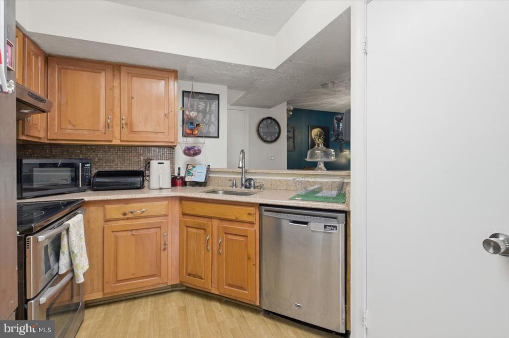 46351 COLUMBUS DRIVE 207