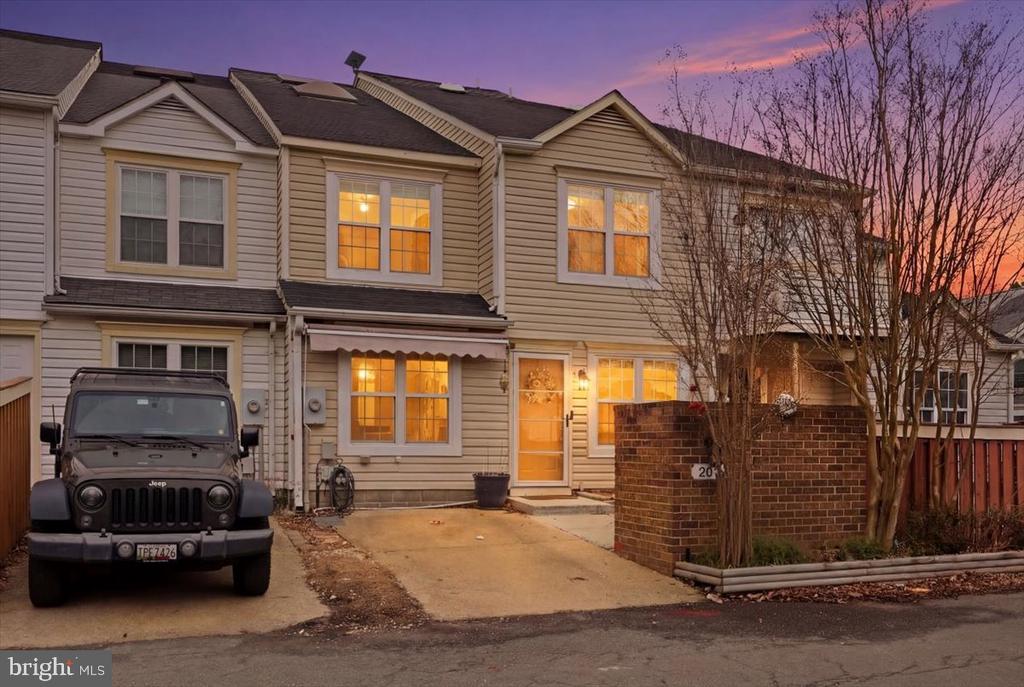 46351 COLUMBUS DRIVE 207