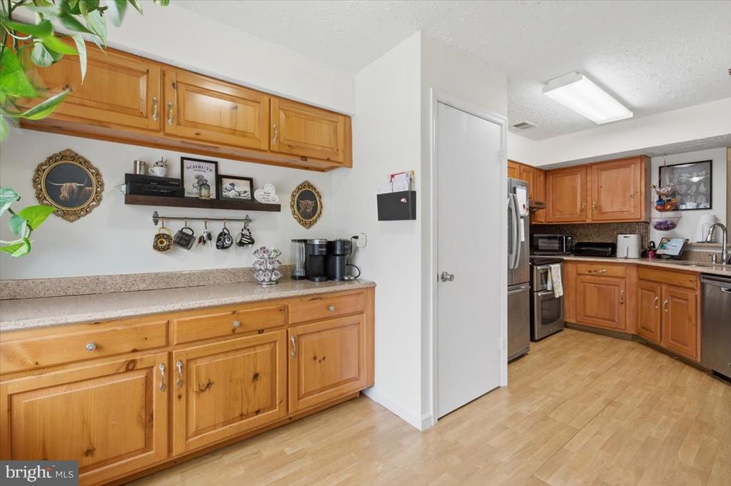 46351 COLUMBUS DRIVE 207