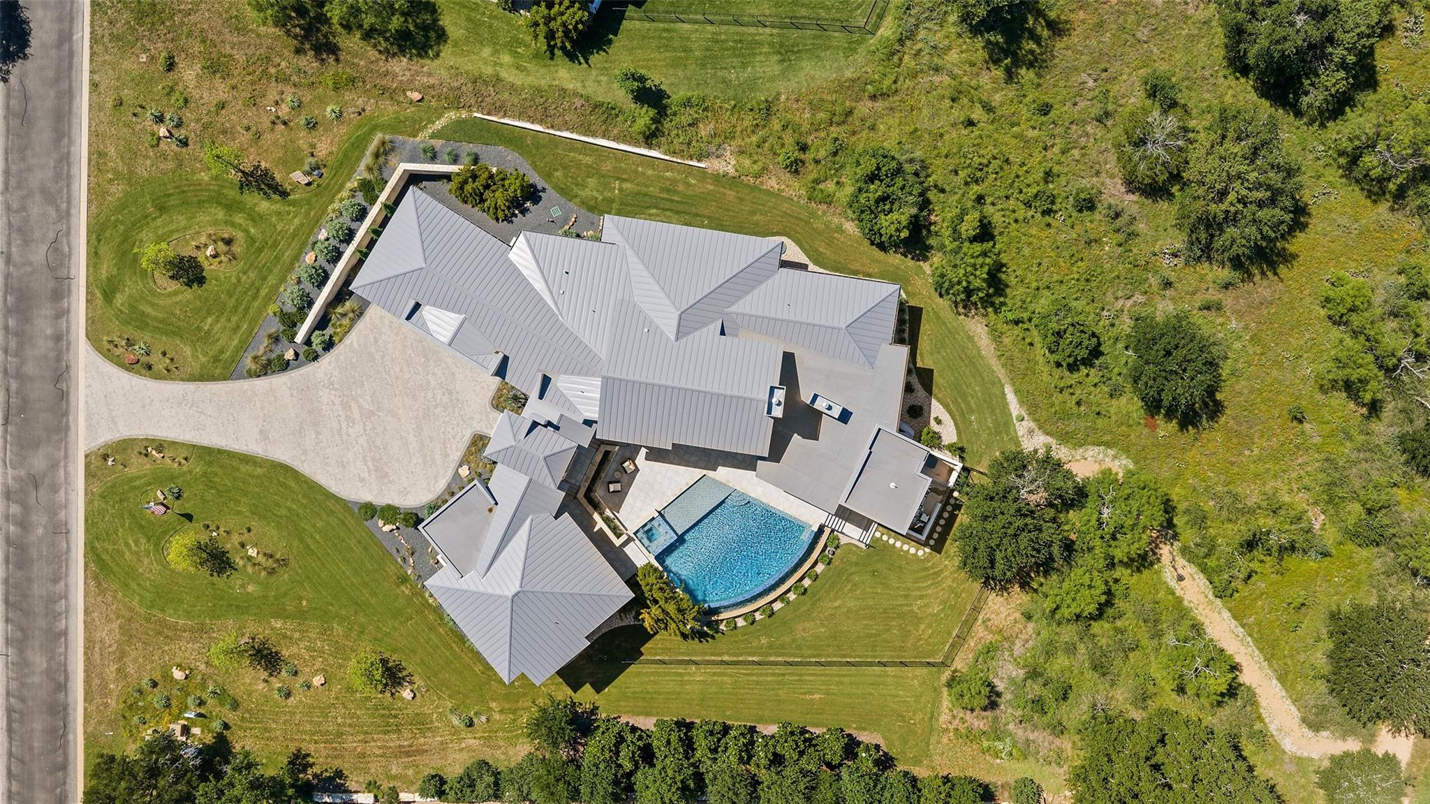 612 Overlook PKWY