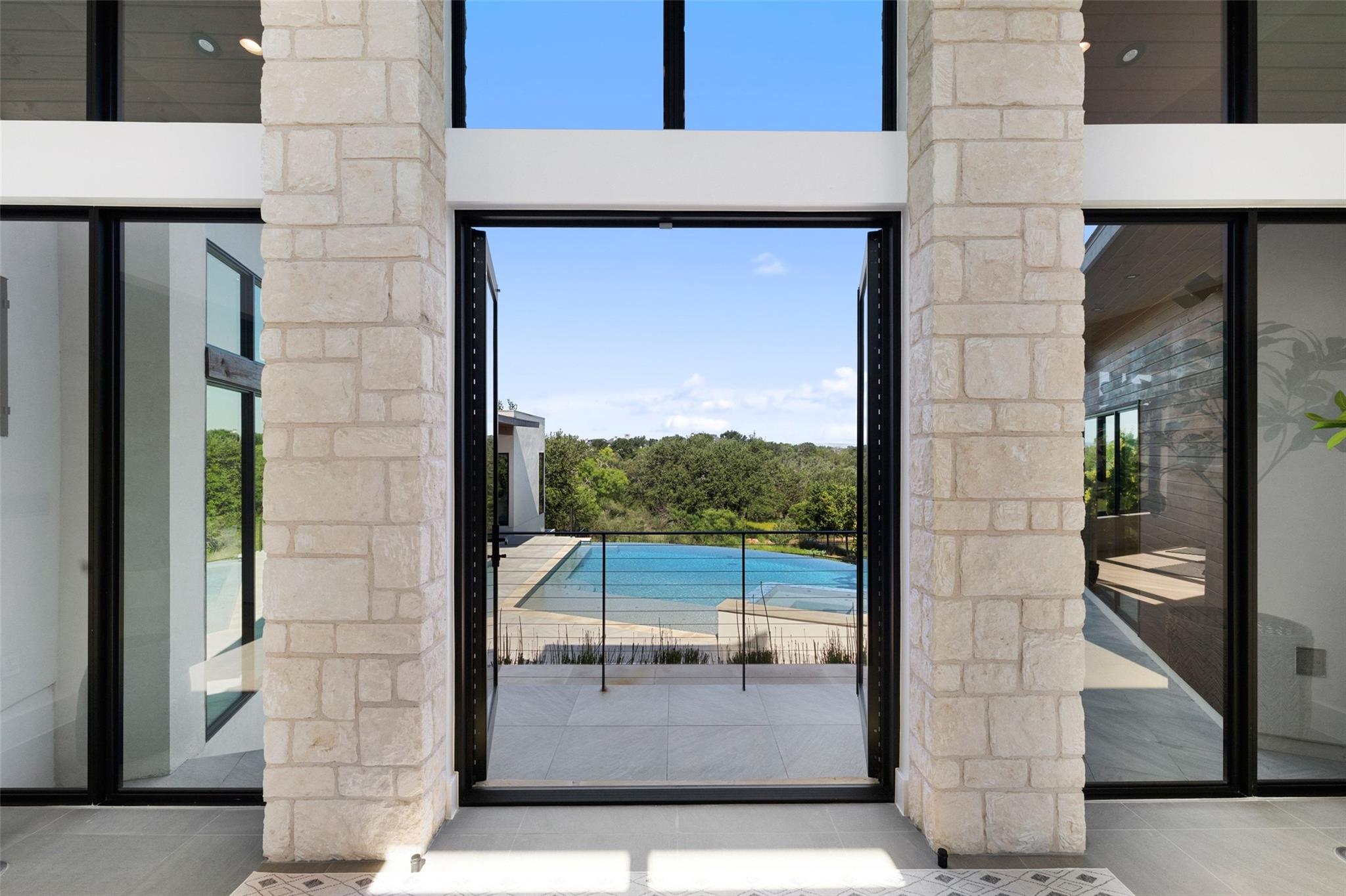 612 Overlook PKWY