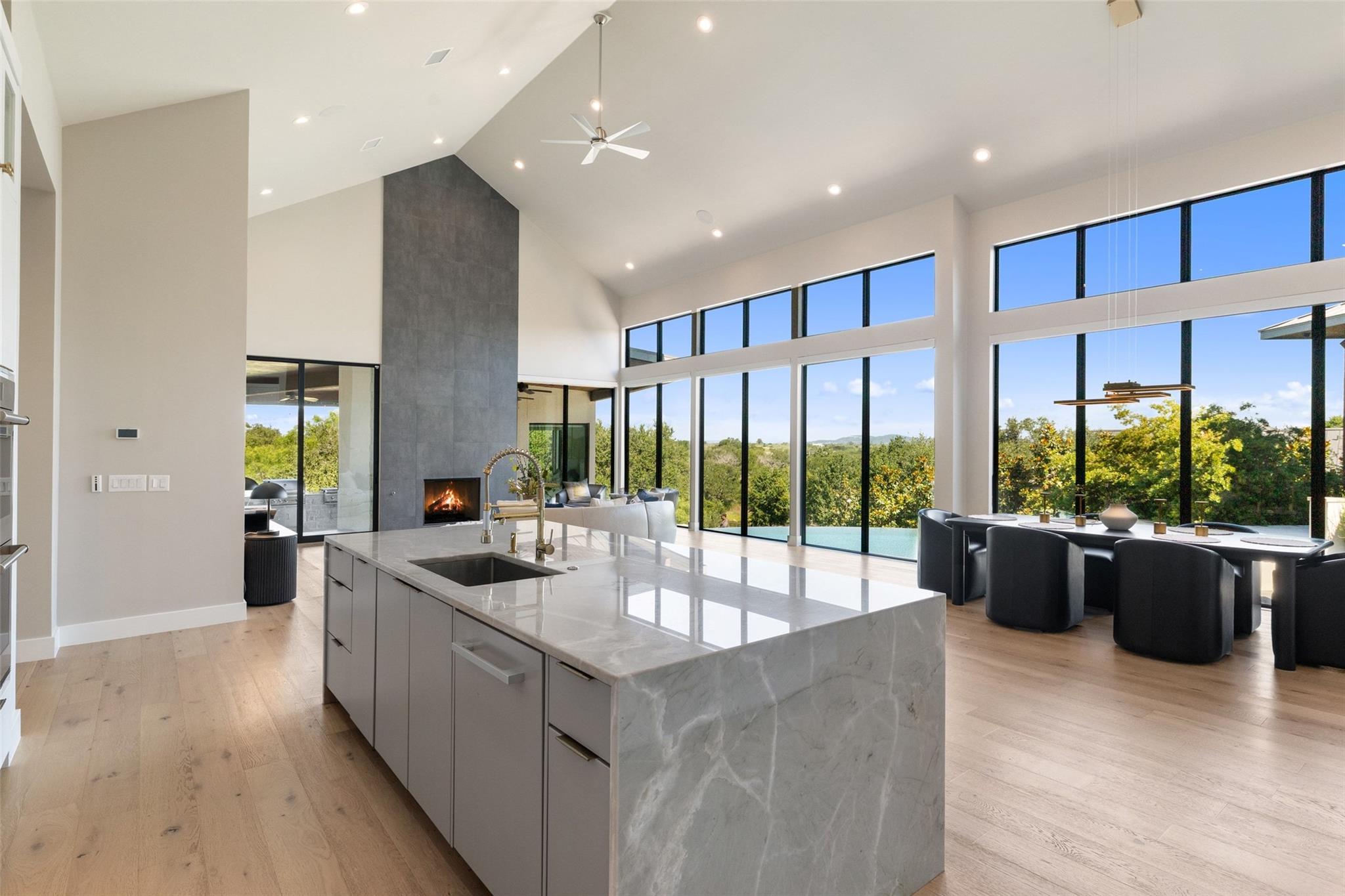 612 Overlook PKWY