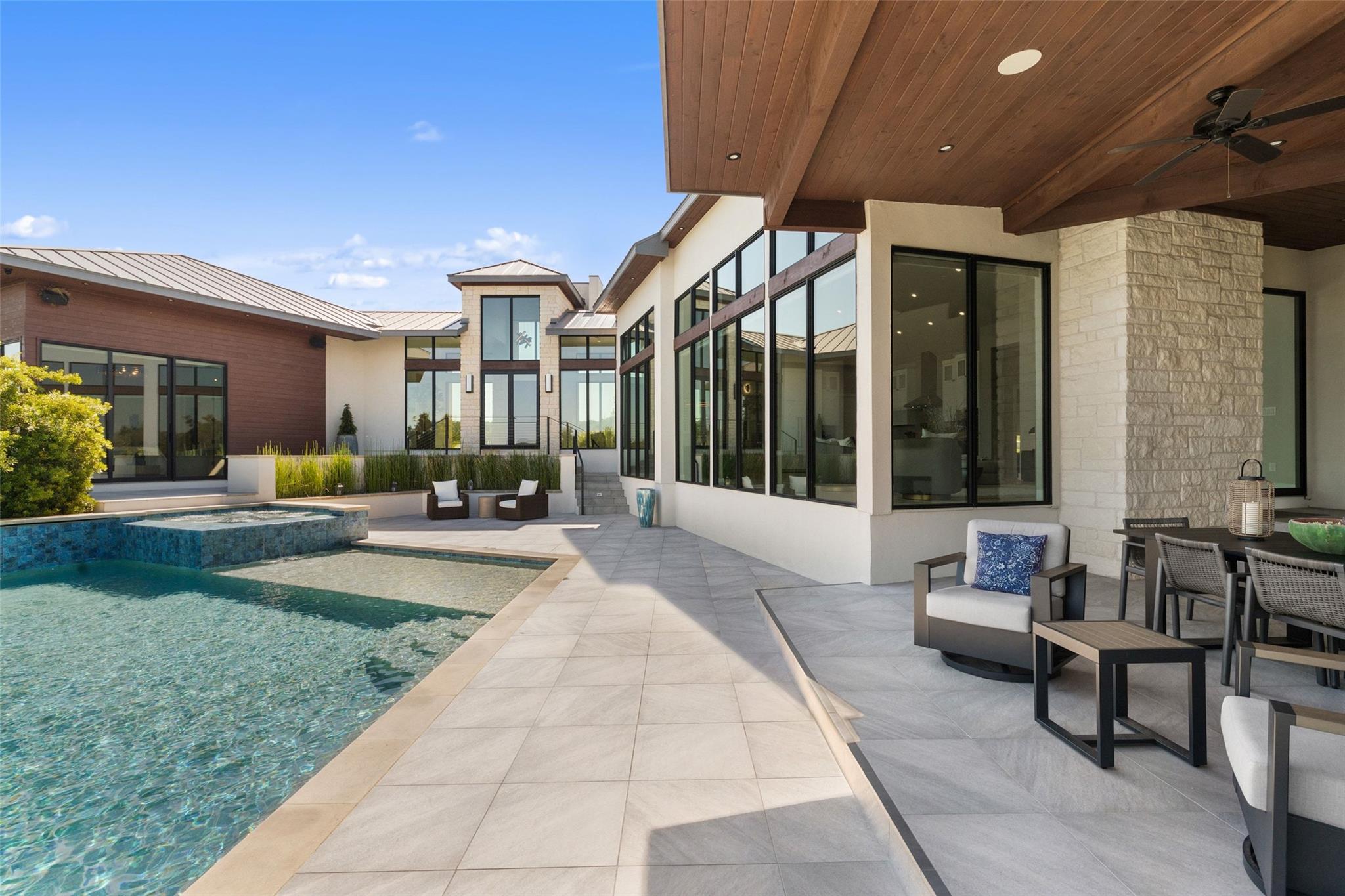 612 Overlook PKWY