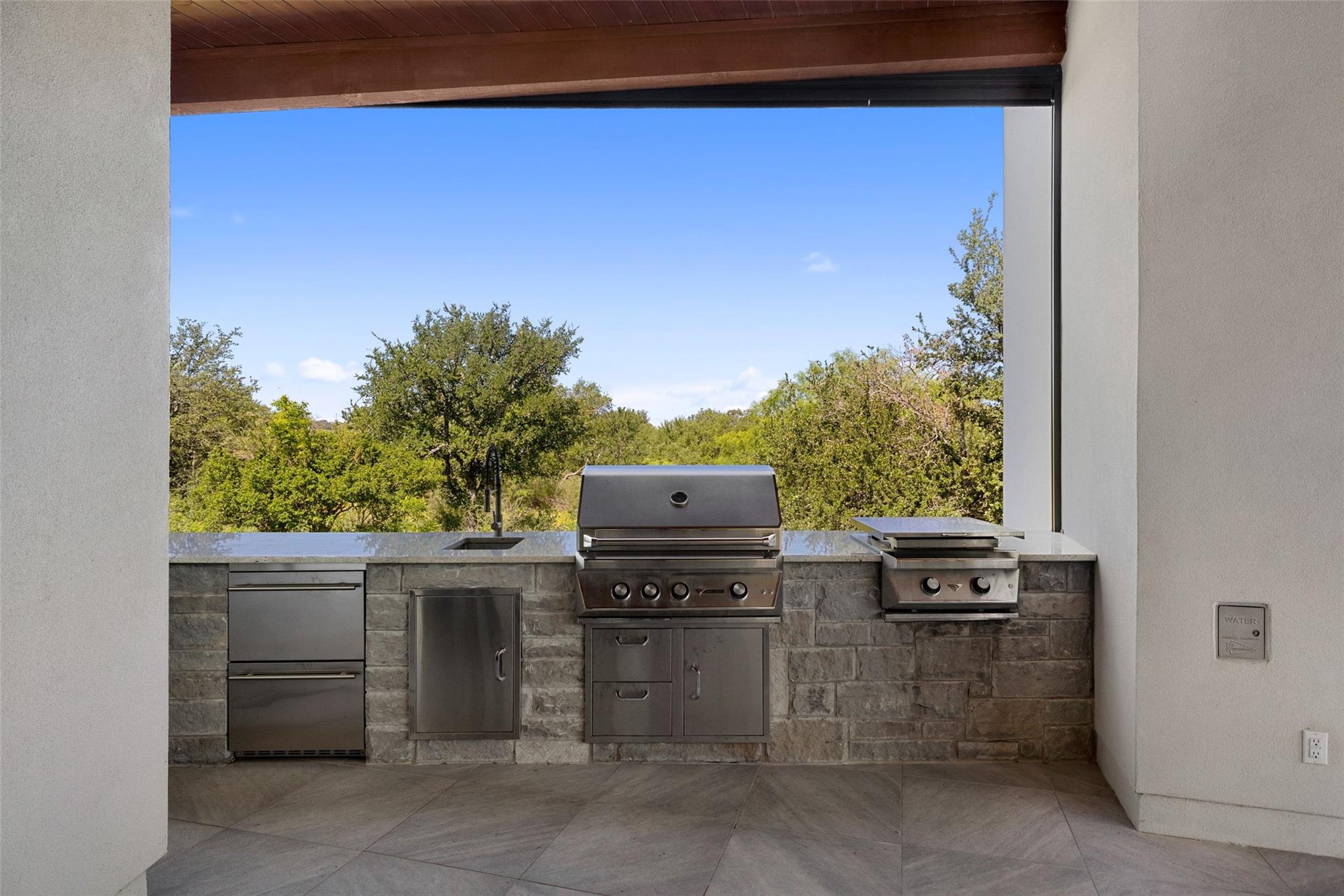 612 Overlook PKWY
