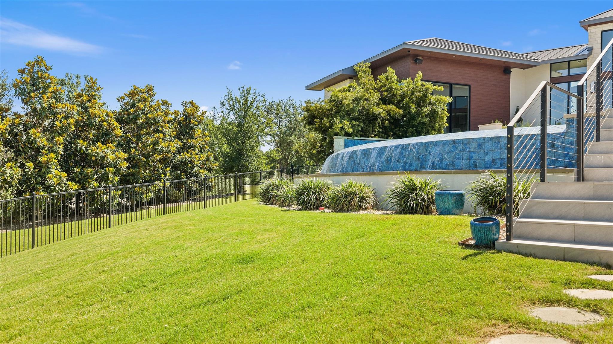 612 Overlook PKWY