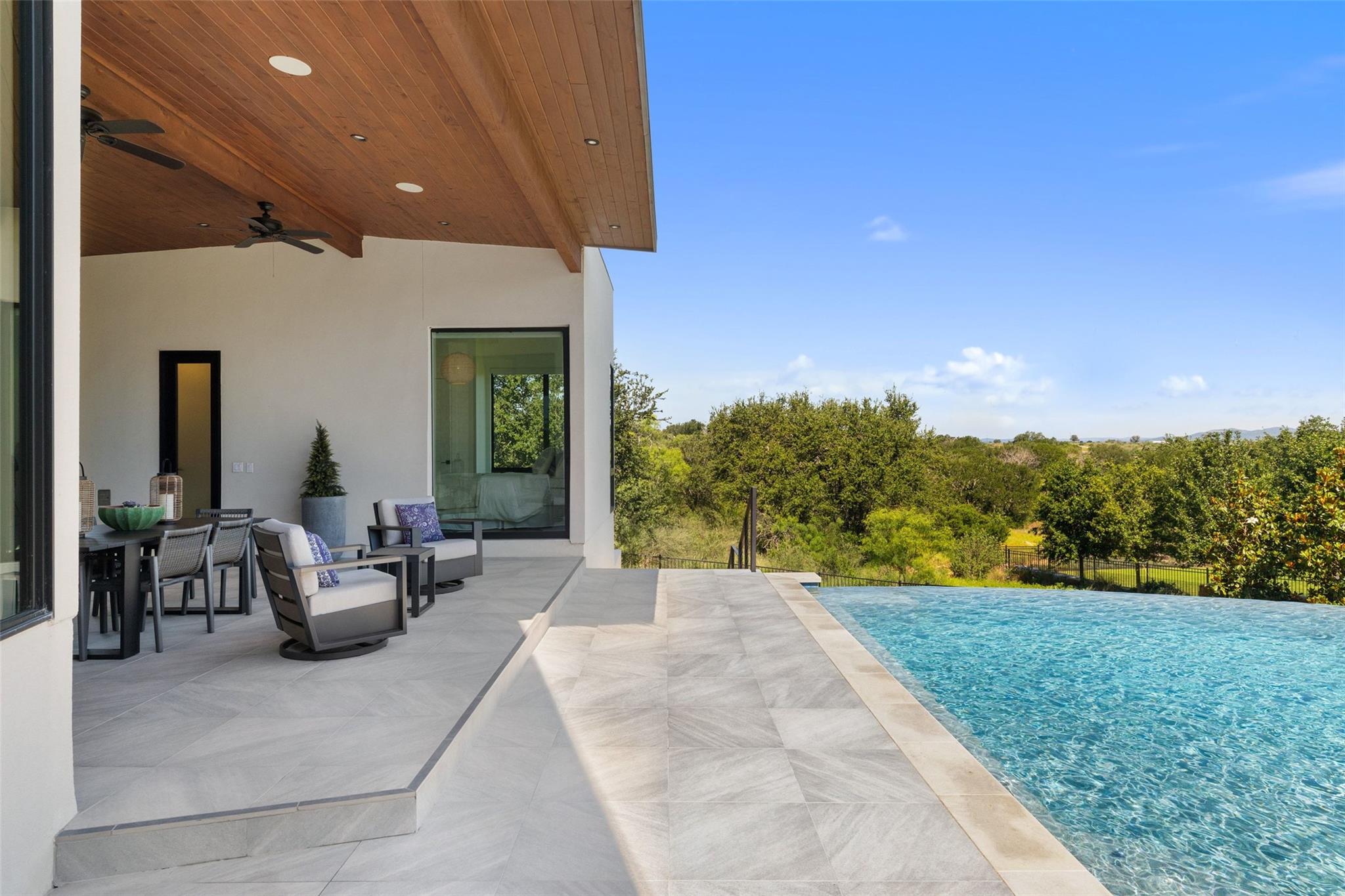 612 Overlook PKWY