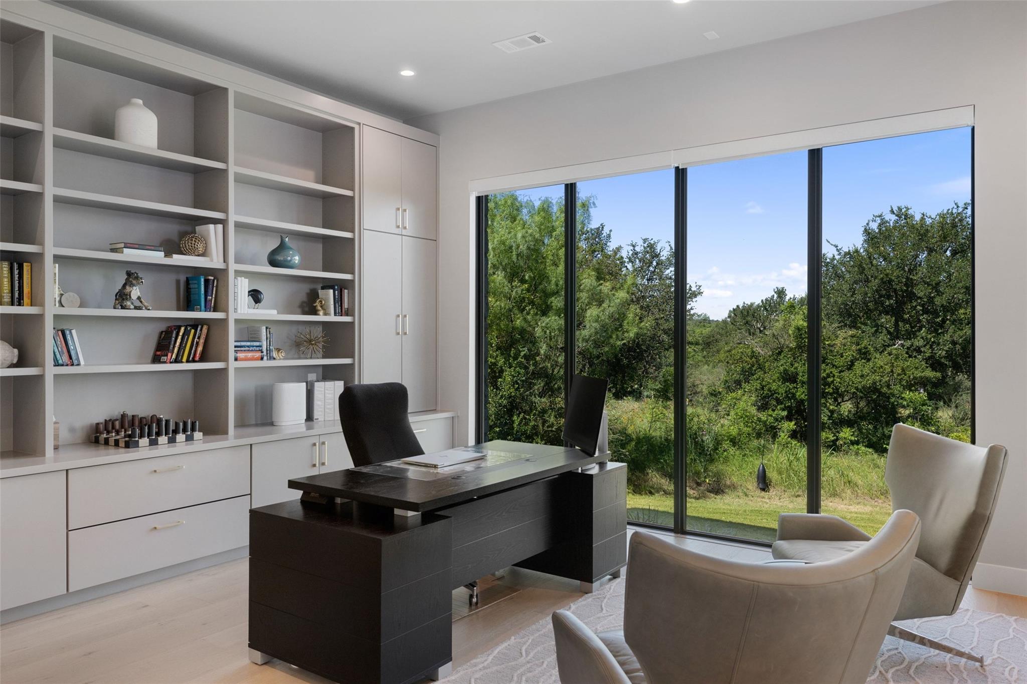 612 Overlook PKWY